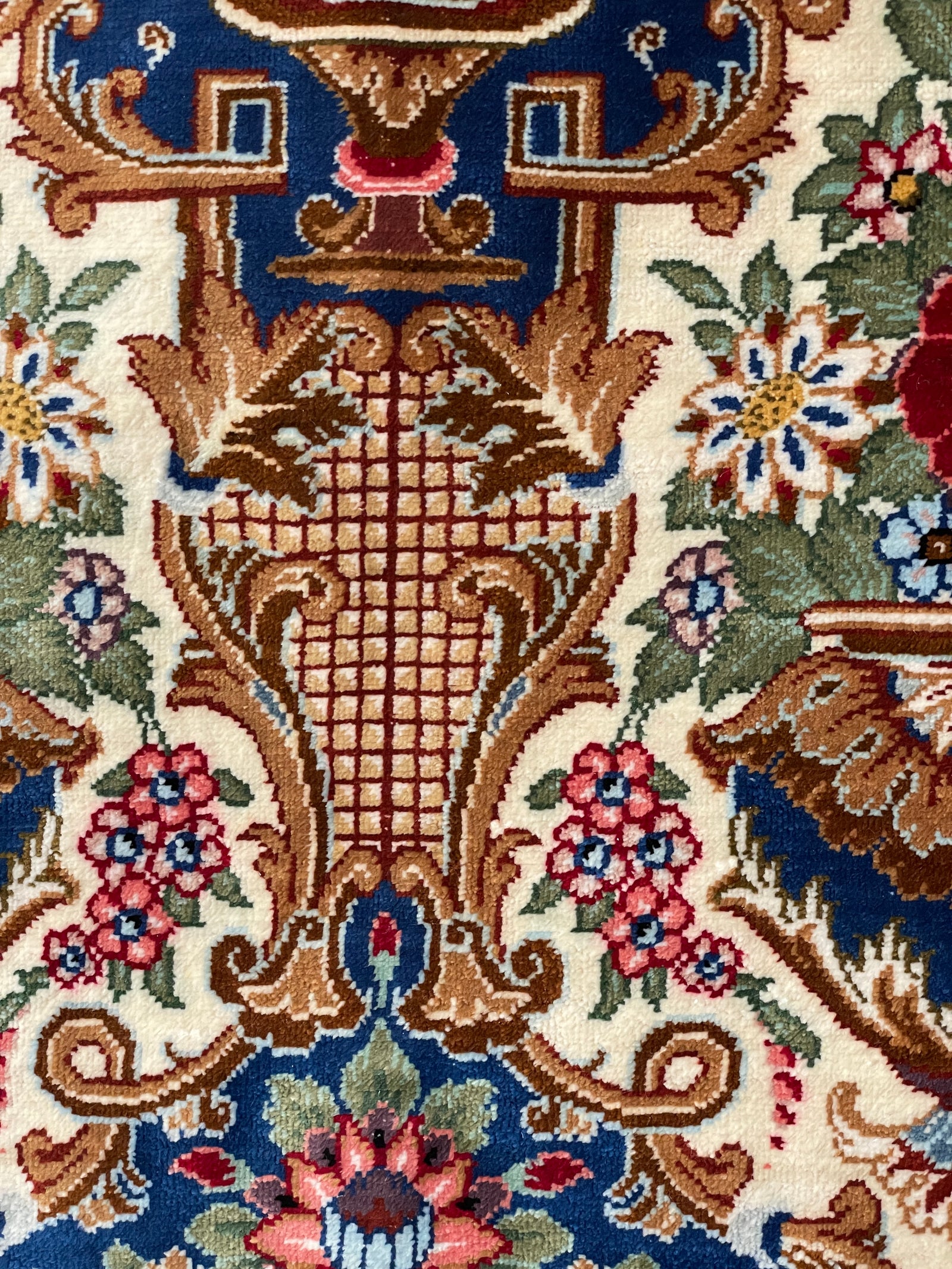 ALL-OVER-FLORAL LATTICE PATTERN BY MASTER REZAIE