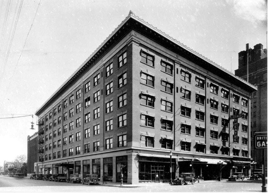 1976, Flagship Store