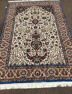 ELEGANT RUG BY MASTER AHMAD ZOJAJI