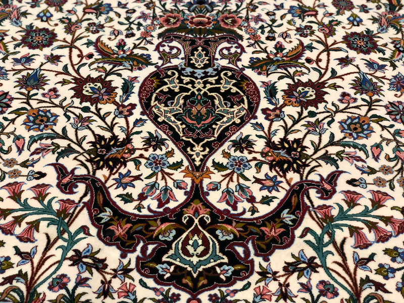 ELEGANT RUG BY MASTER AHMAD ZOJAJI