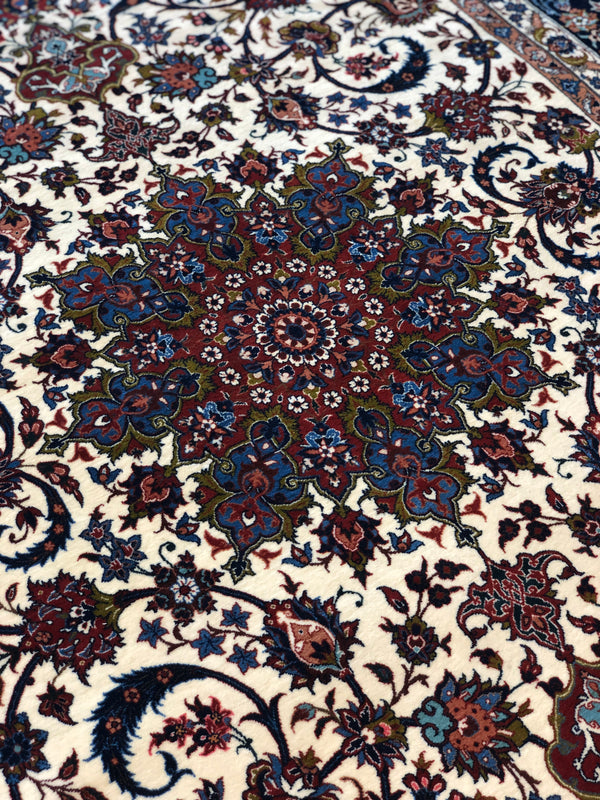 FINE ISFAHAN RUG BY MASTER RAZAVI