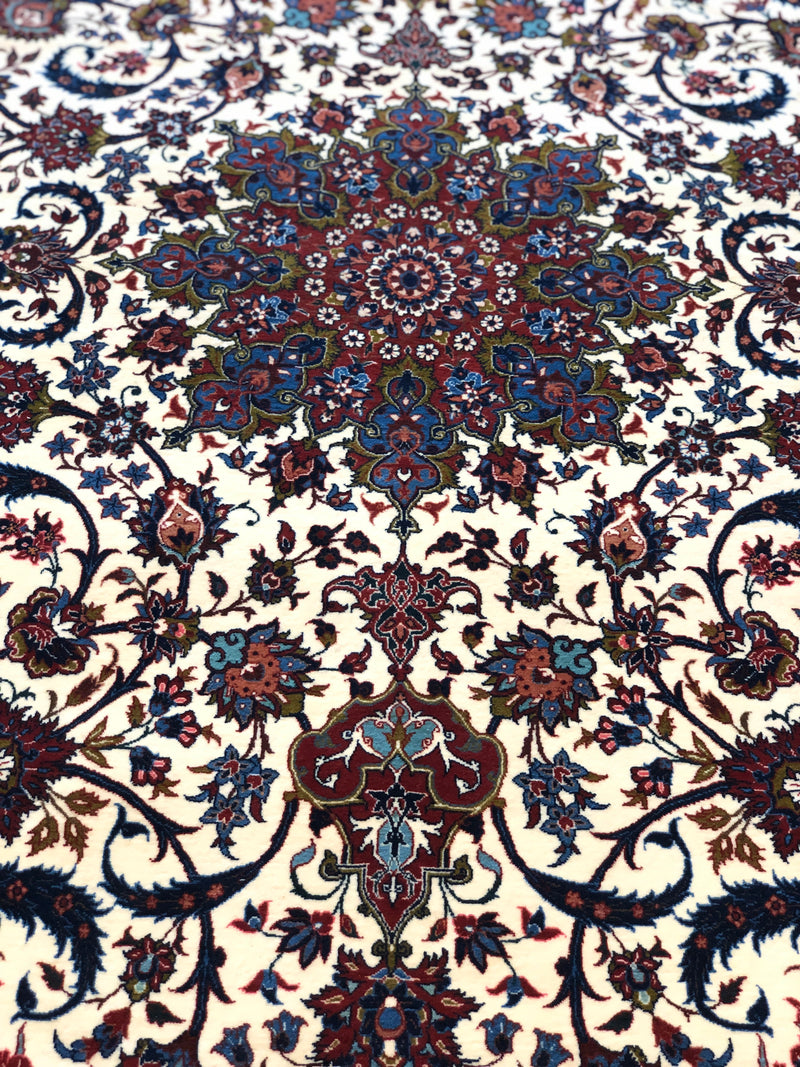 FINE ISFAHAN RUG BY MASTER RAZAVI