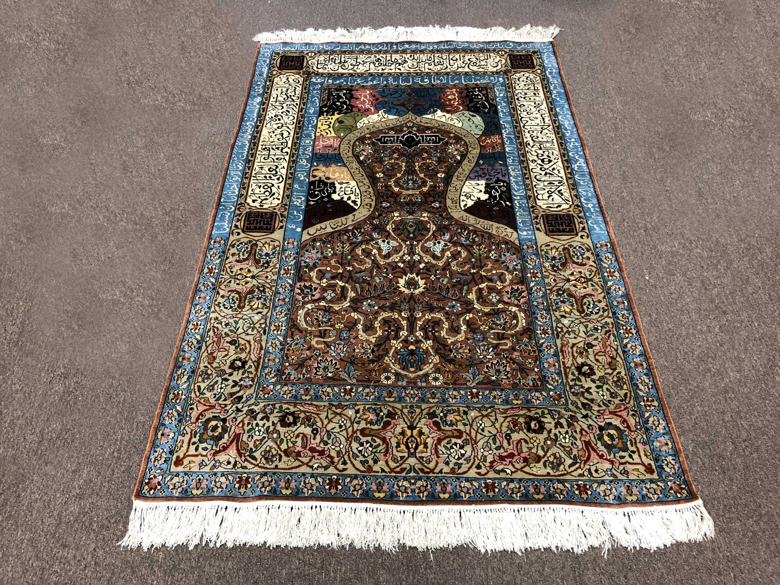 Exquisite antique Kashmir silk prayer rug, detail