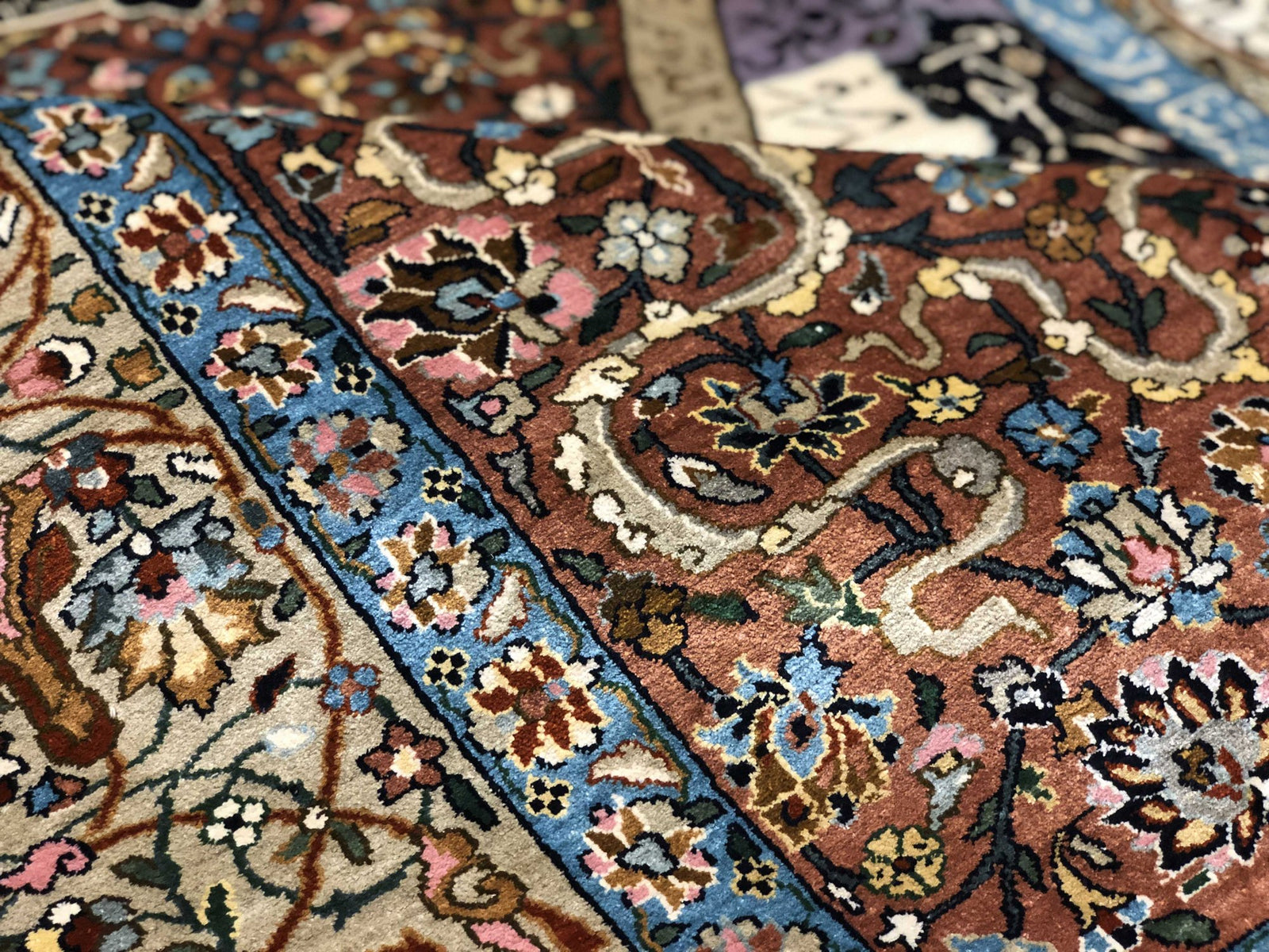 Exquisite antique Kashmir silk prayer rug, detail