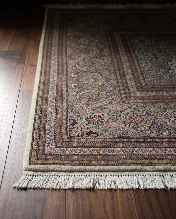 Very Fine Mahi Tabriz