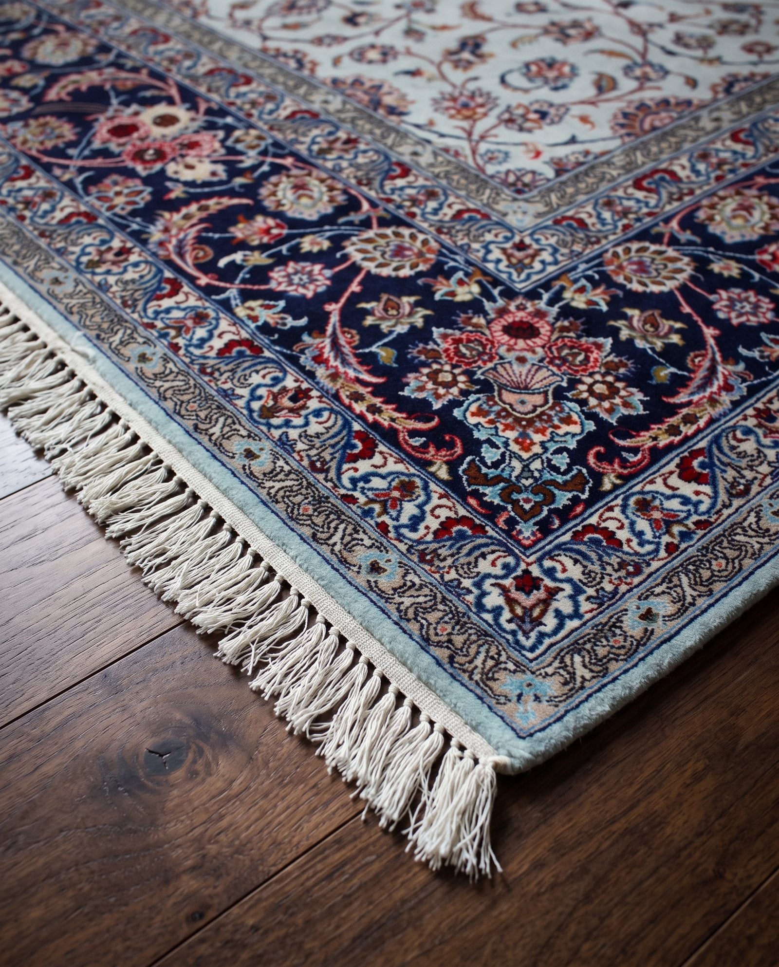Extremely Fine and Rare Isfahan, corner