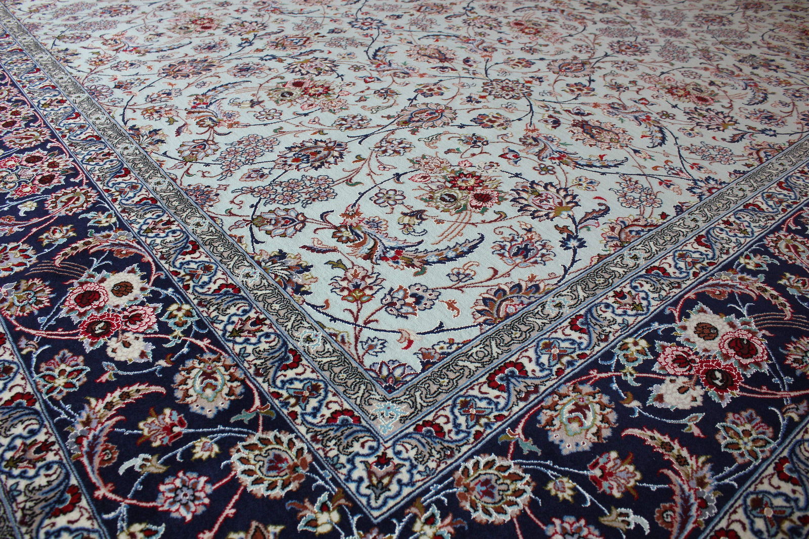 Extremely Fine and Rare Isfahan