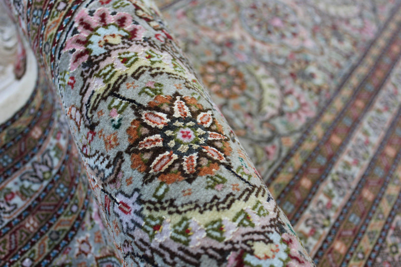 Very Fine Mahi Tabriz