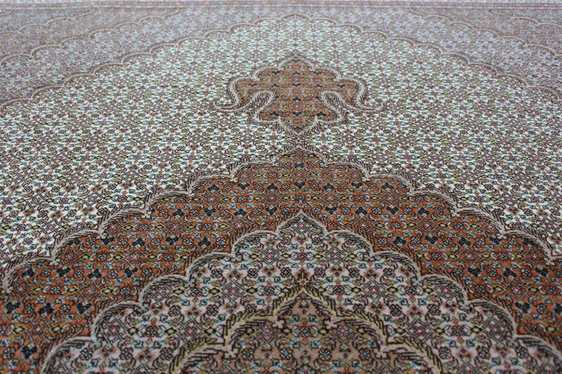 Very Fine Mahi Tabriz